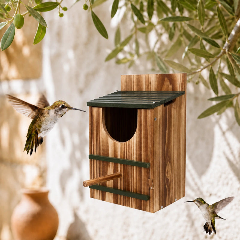 Nistkasten aus Holz verkohlt
